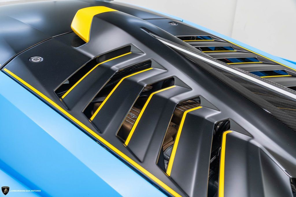 Used 2022 Lamborghini Huracan STO image 10