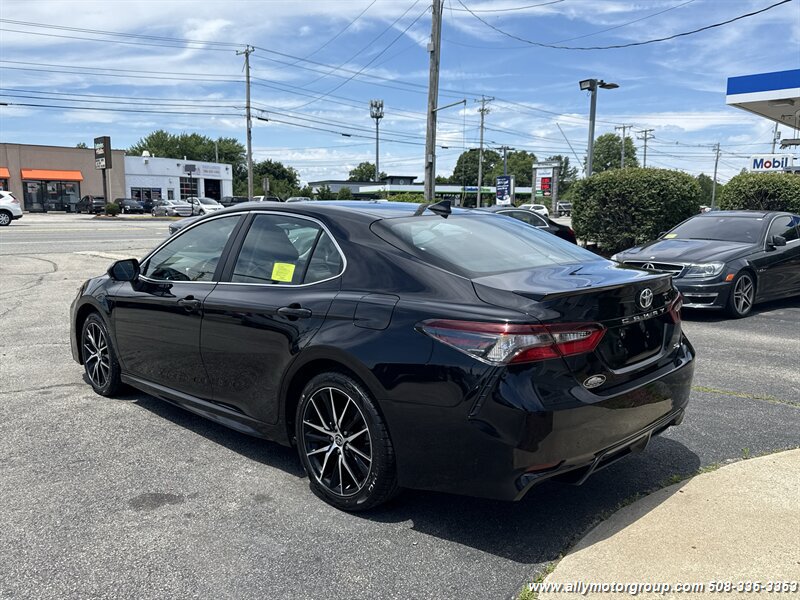 Used 2024 Toyota Camry SE w/ Cold Weather Package FWD image 7