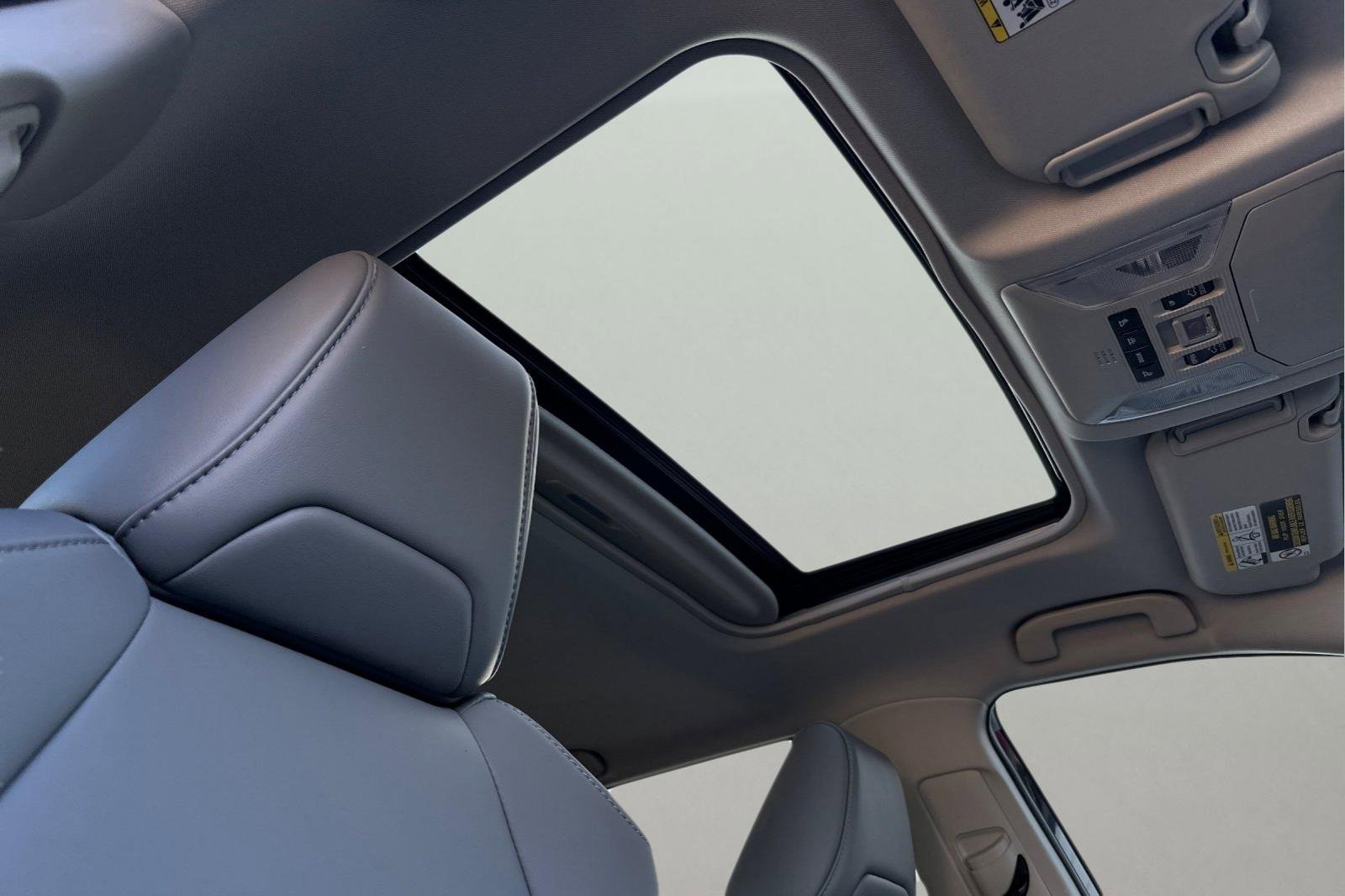 Used 2021 Toyota RAV4 Limited image 22