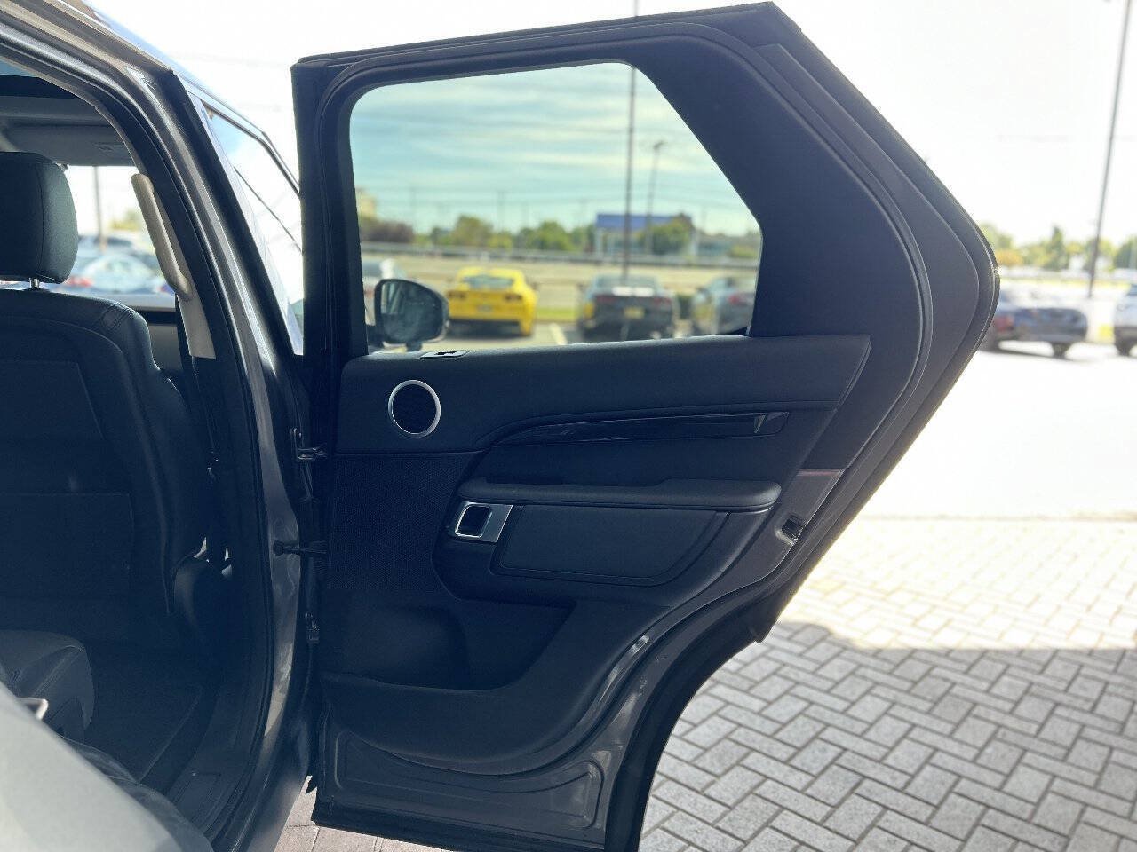 Used 2018 Land Rover Discovery SE AWD/4WD image 50