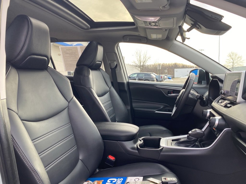 Used 2023 Toyota RAV4 XLE Premium image 11