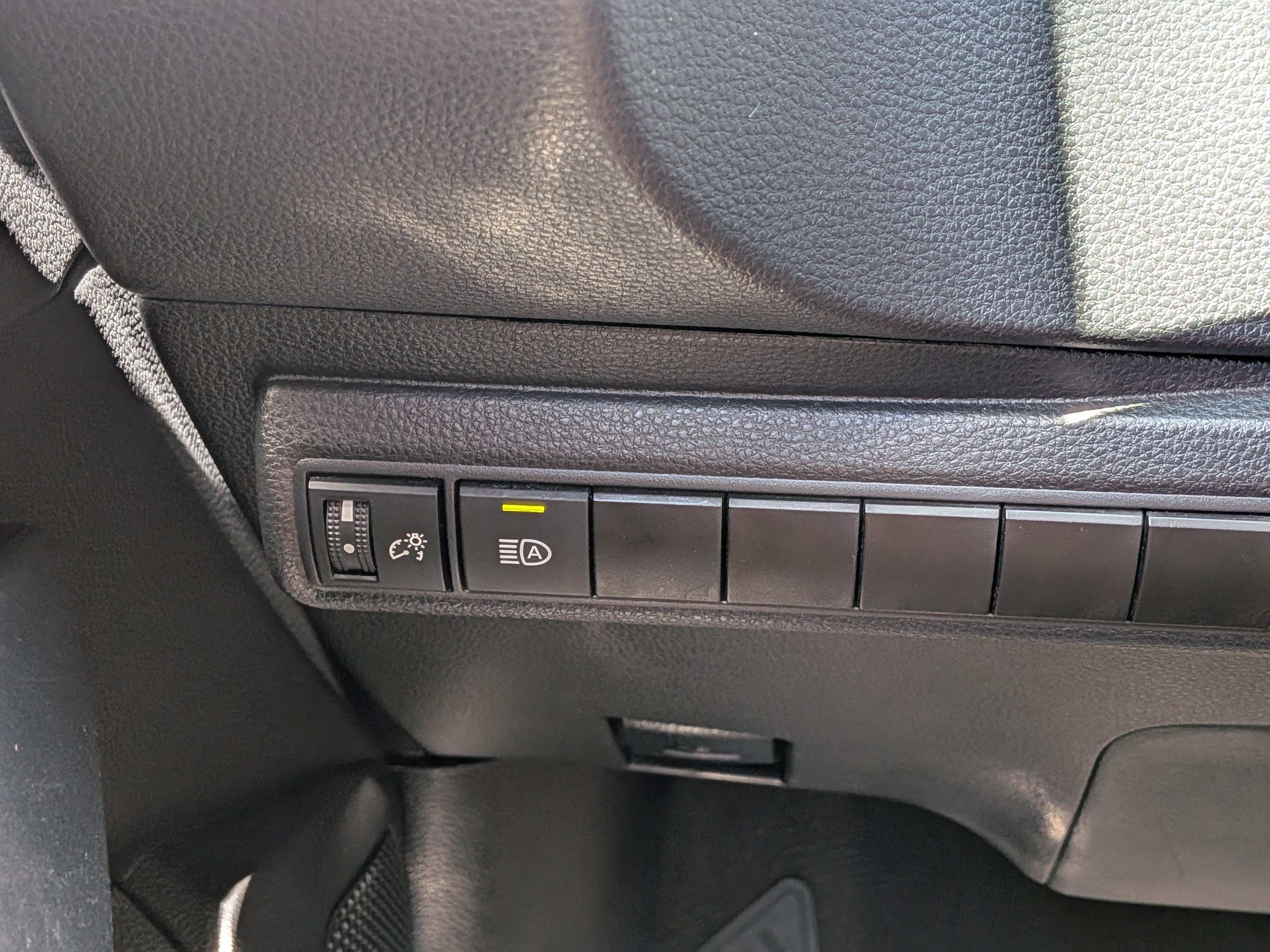 Used 2025 Toyota Corolla LE FWD image 22