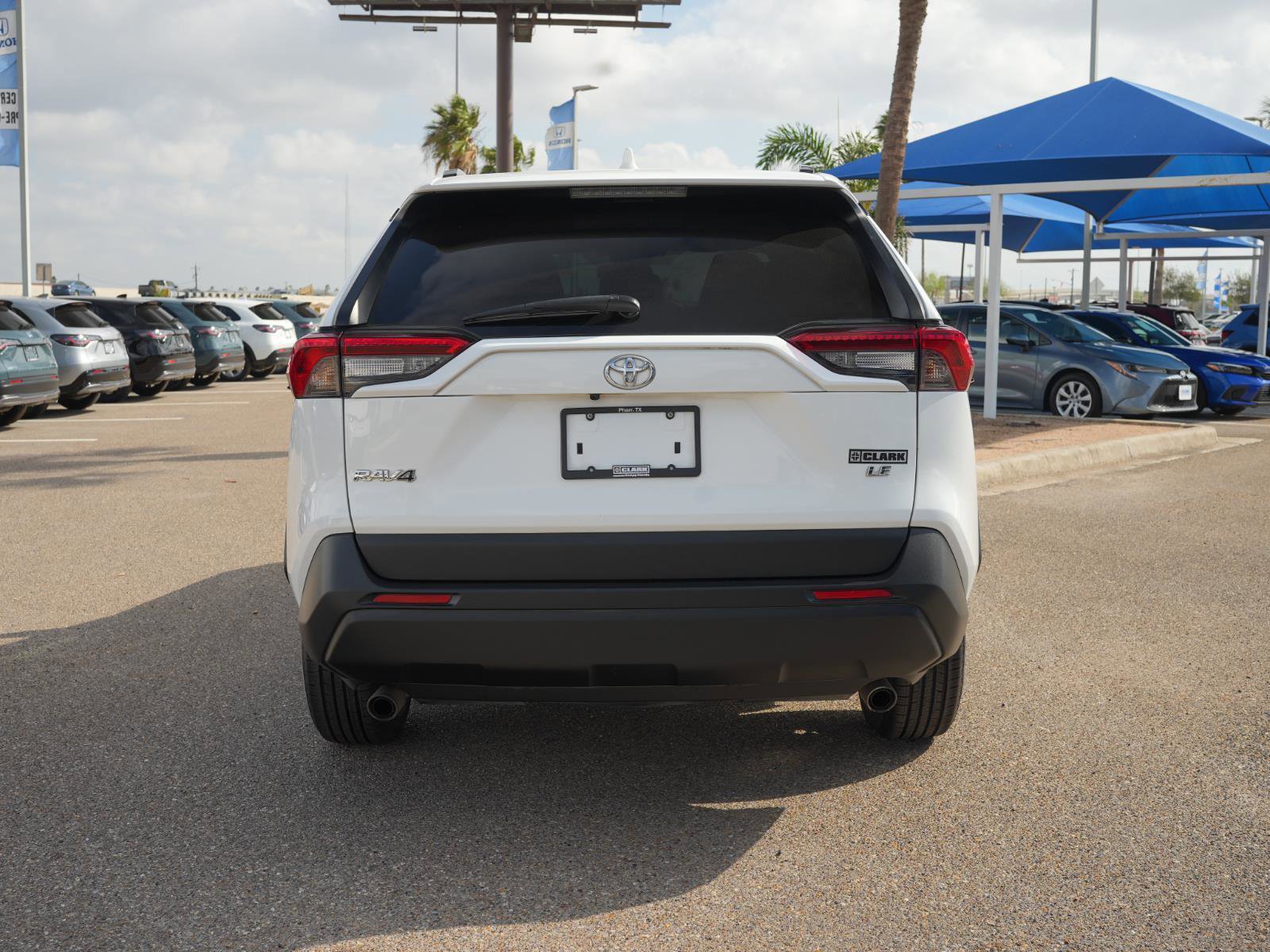 Used 2021 Toyota RAV4 LE image 6