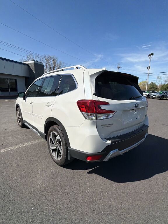 Certified 2023 Subaru Forester Touring AWD/4WD image 3