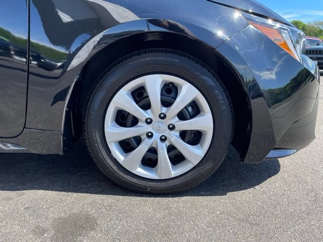 Used 2025 Toyota Corolla LE FWD image 33