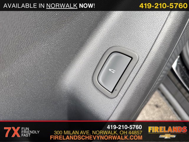 New 2025 Chevrolet Traverse LT w/ Driver Confidence Package image 17