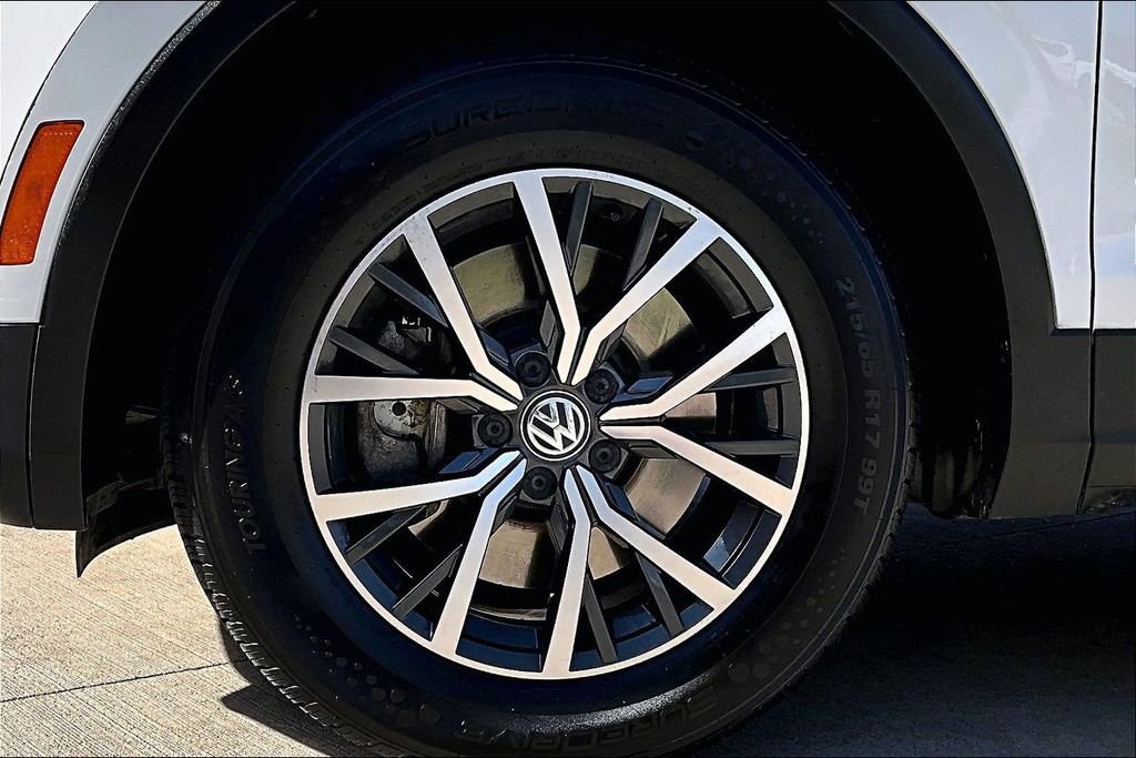 Used 2019 Volkswagen Tiguan SE image 12
