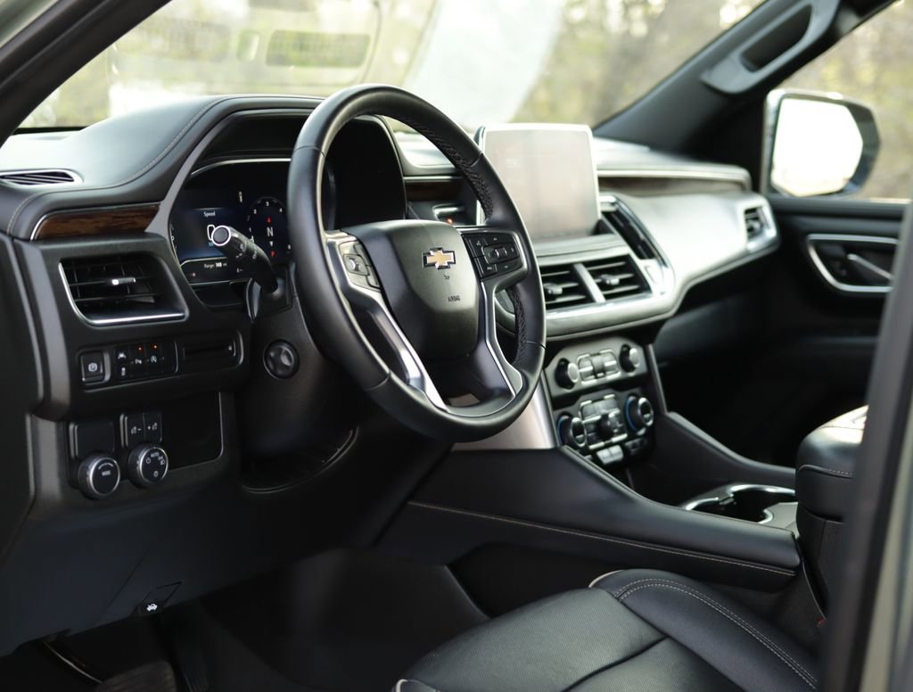 Used 2023 Chevrolet Suburban Premier RWD image 9