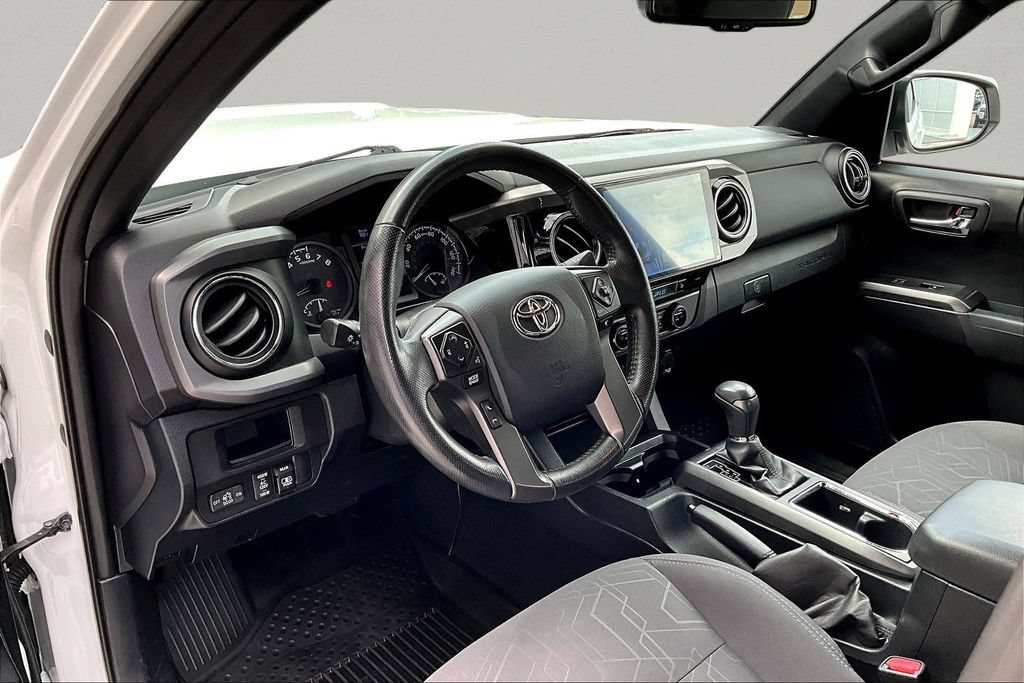 Certified 2017 Toyota Tacoma TRD Sport AWD/4WD image 19