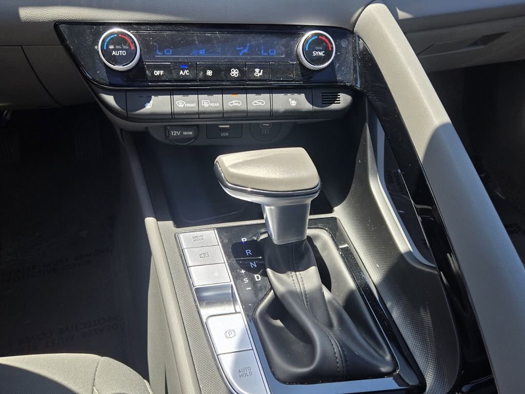 Certified 2025 Hyundai Elantra SEL FWD image 18