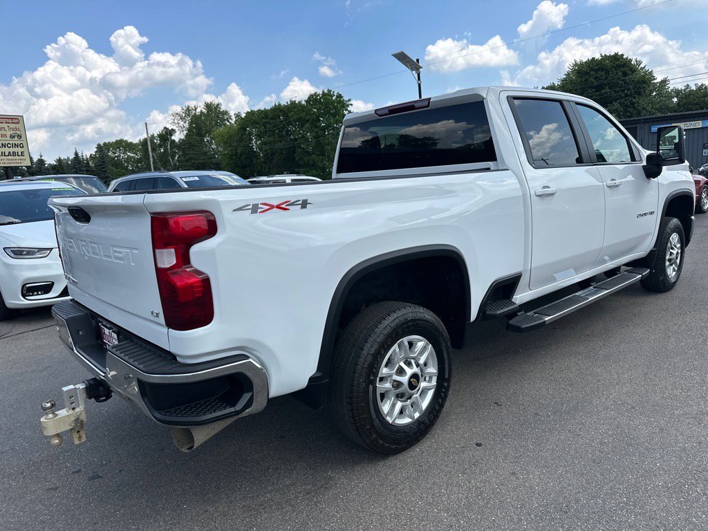 Used 2024 Chevrolet Silverado 2500 LT image 3