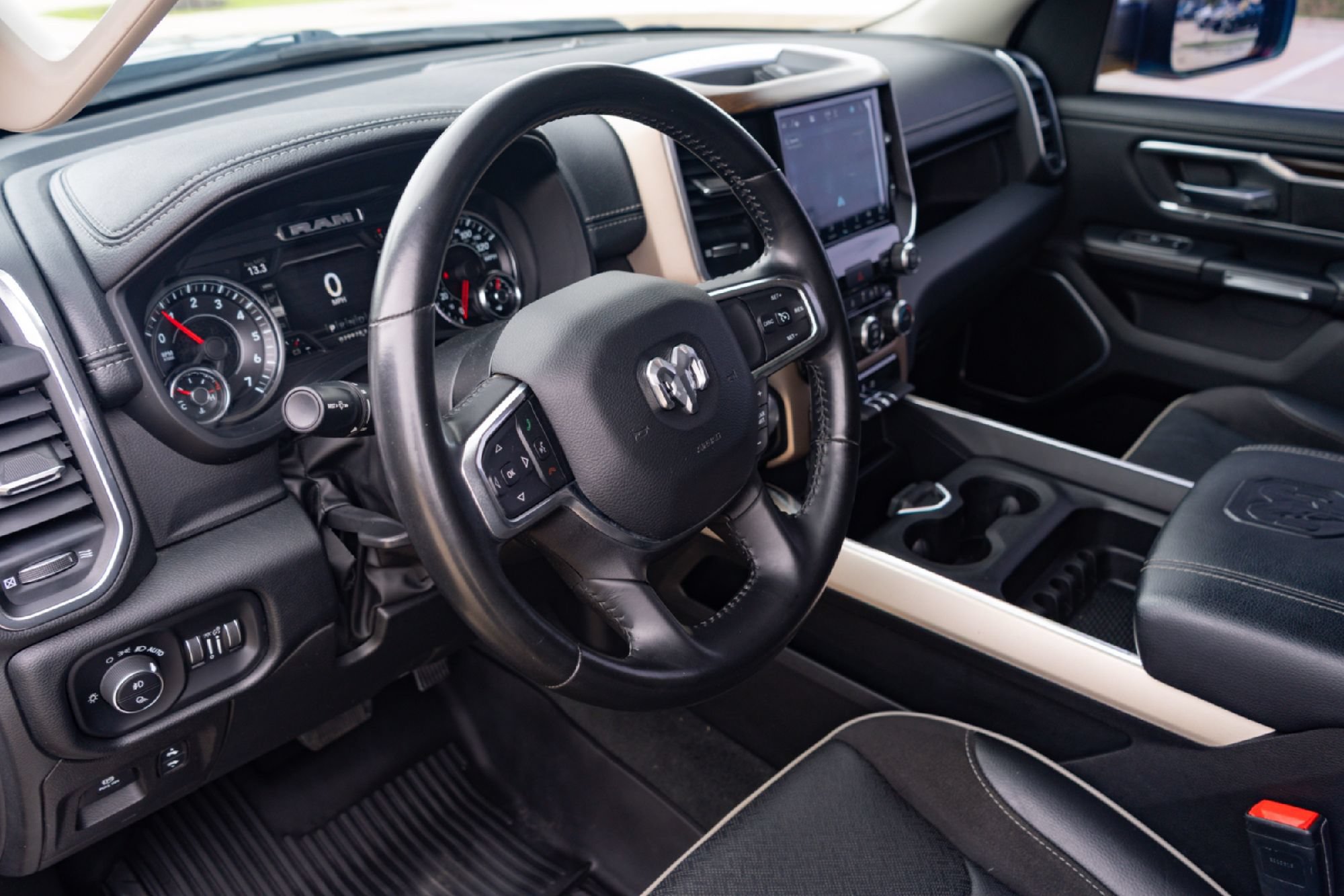Used 2022 RAM 1500 Laramie AWD/4WD image 8