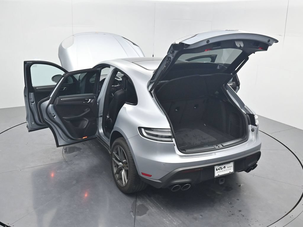 Used 2024 Porsche Macan Turbo AWD/4WD image 57