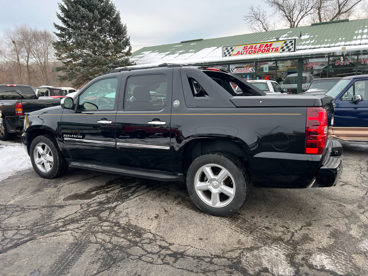 Used 2013 Chevrolet Avalanche LTZ image 5