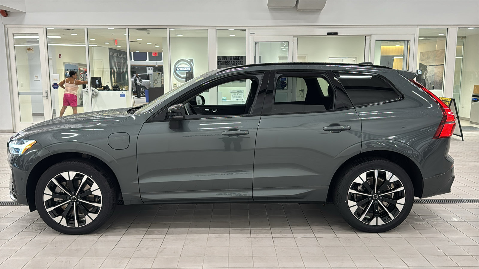 New 2027 Volvo XC60 T8 Plus AWD/4WD image 8