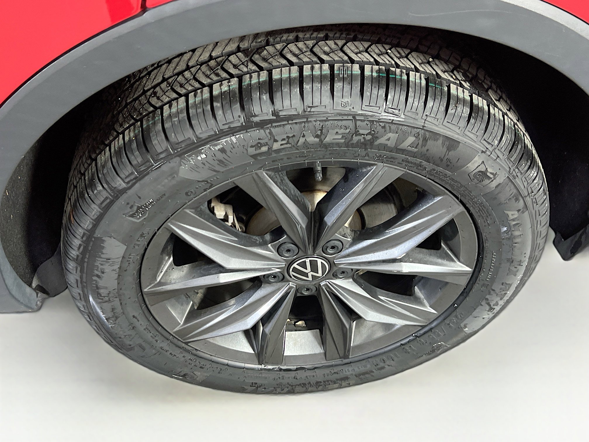 Used 2022 Volkswagen Tiguan SE image 30