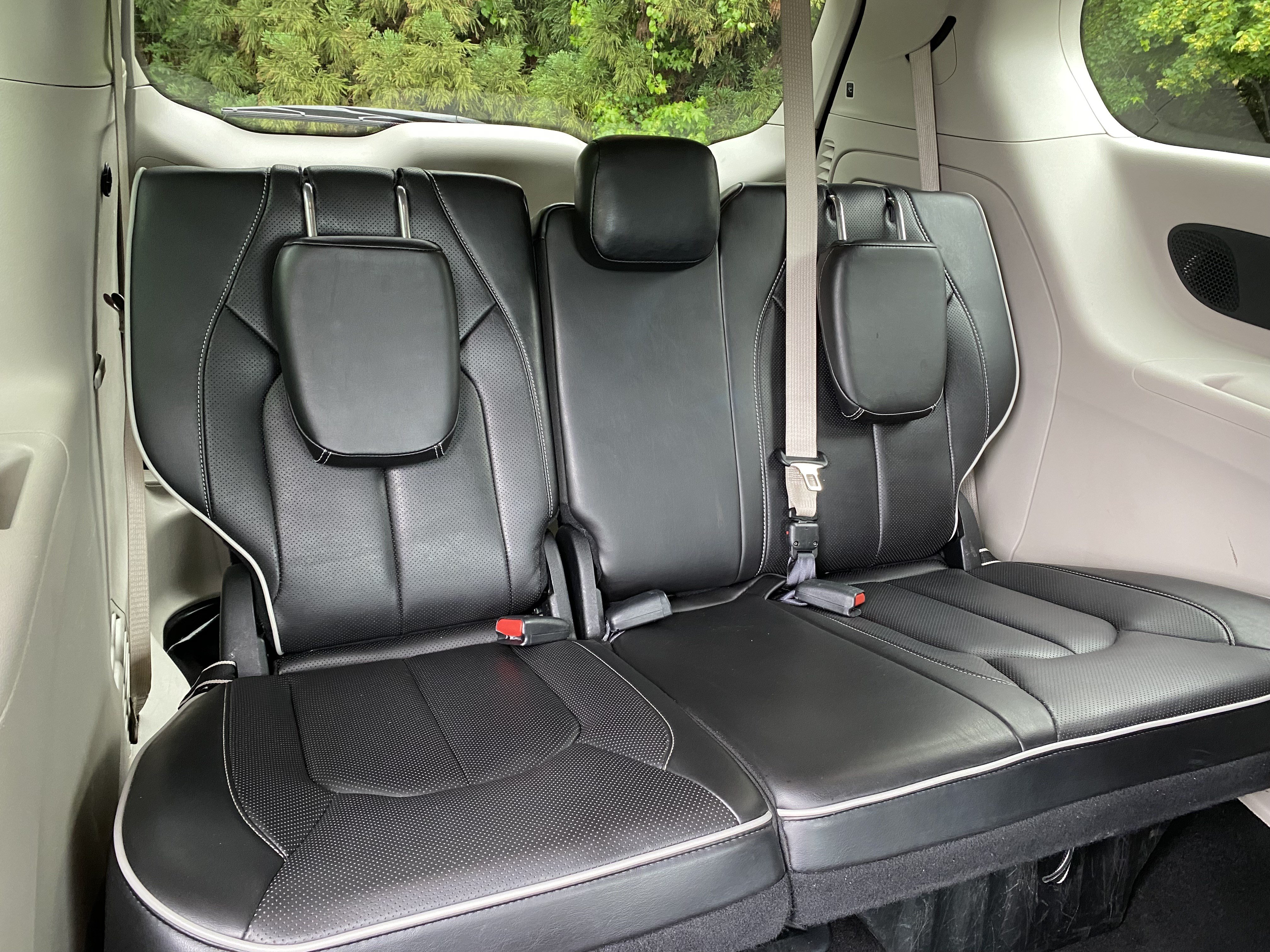 Used 2023 Chrysler Pacifica Limited FWD image 38
