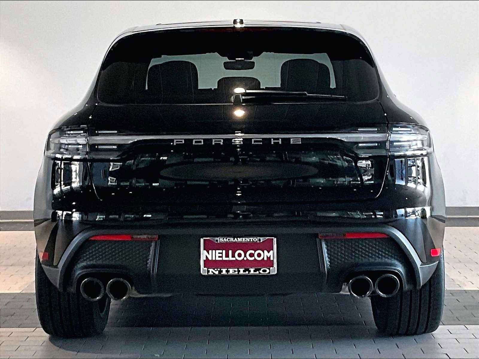 Used 2026 Porsche Macan image 9