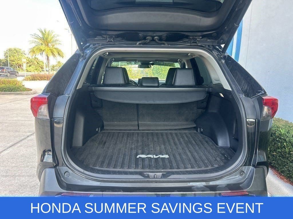 Used 2022 Toyota RAV4 XLE Premium AWD/4WD image 9