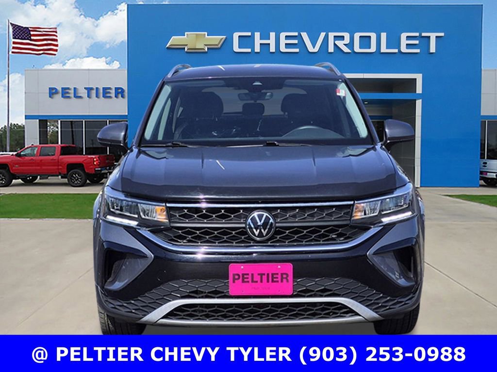 Used 2023 Volkswagen Taos SE w/ Black Wheel Package image 2