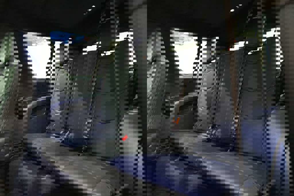 Used 2020 Cadillac Escalade ESV Platinum AWD/4WD image 25