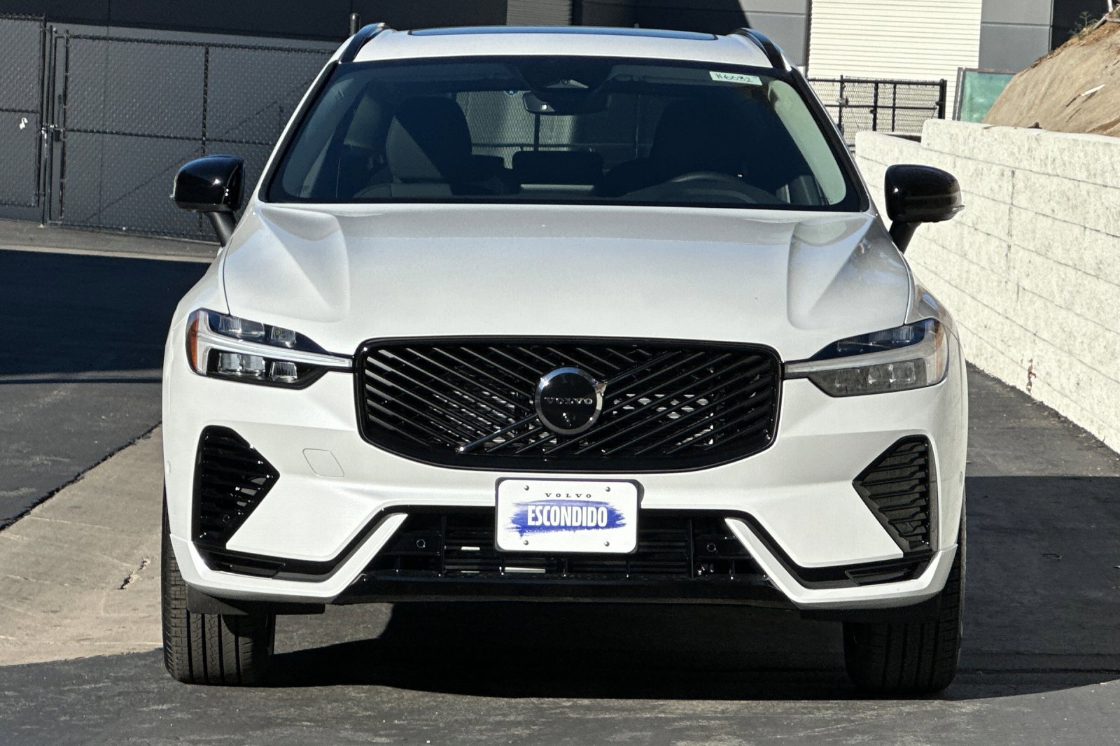 New 2026 Volvo XC60 T8 Plus image 3