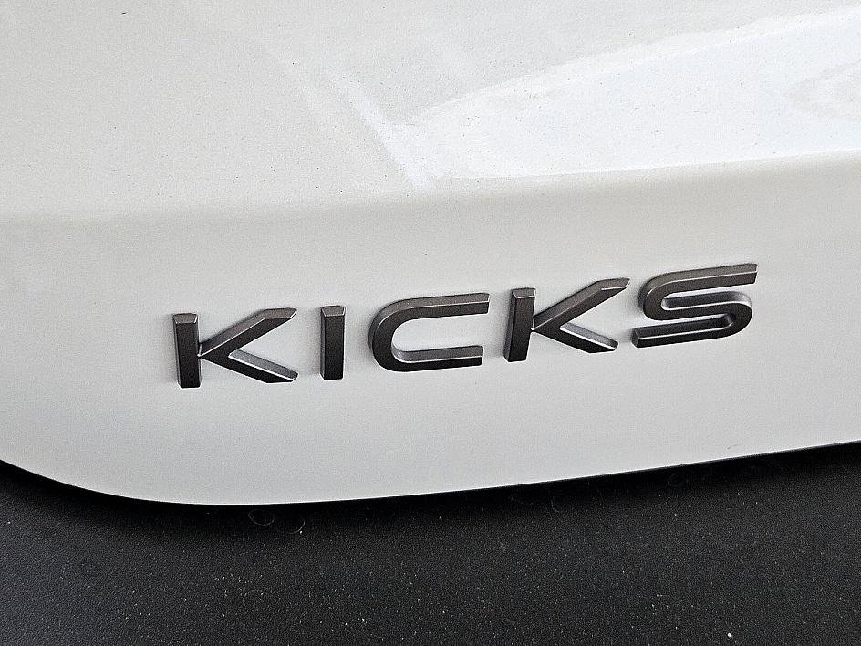 New 2026 Nissan Kicks SR w/ Cold Weather Package image 12