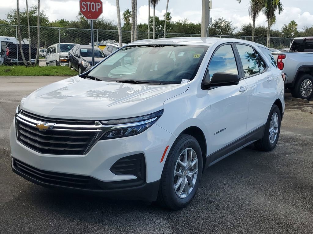 Used 2022 Chevrolet Equinox LS FWD image 3