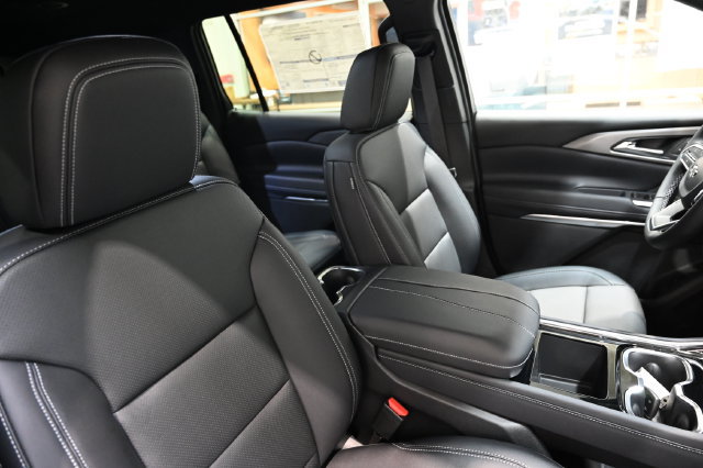 New 2027 Chevrolet Traverse LT w/ Midnight/Sport Edition FWD image 8