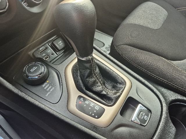 Used 2017 Jeep Cherokee Sport AWD/4WD image 25