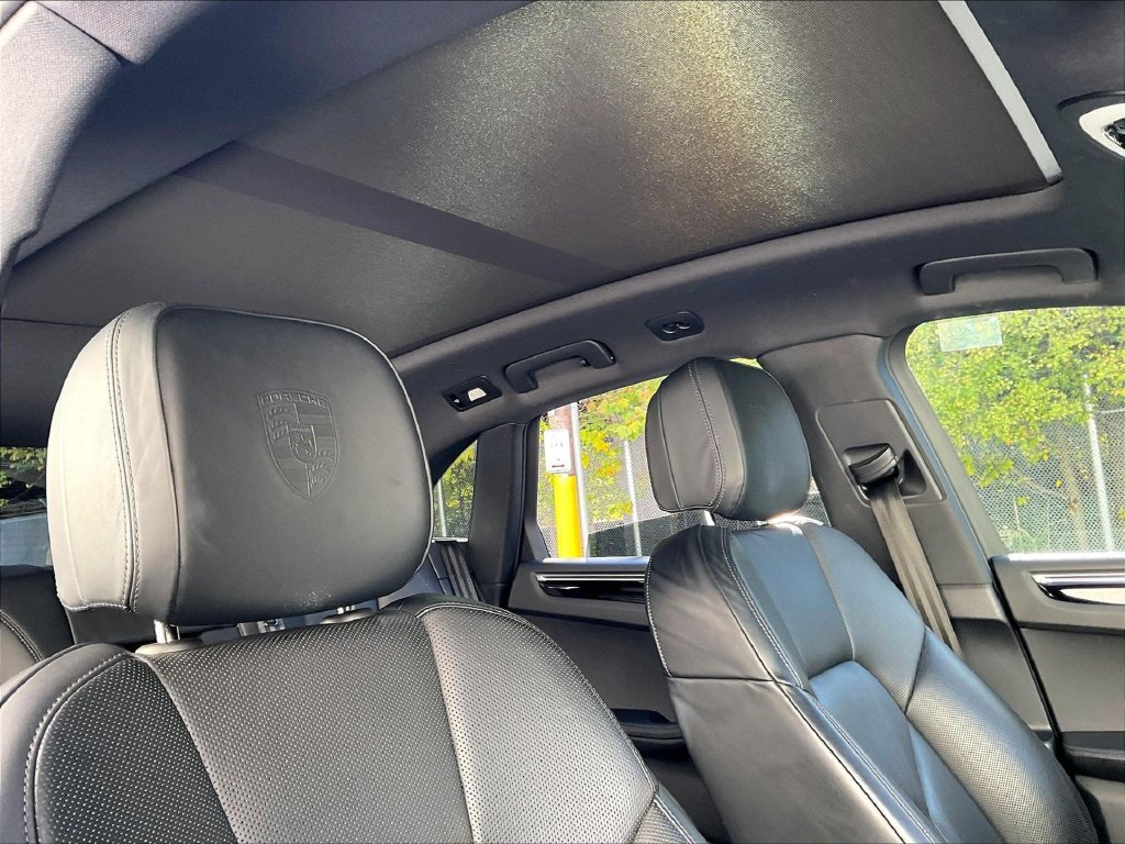 Certified 2023 Porsche Macan AWD/4WD image 27