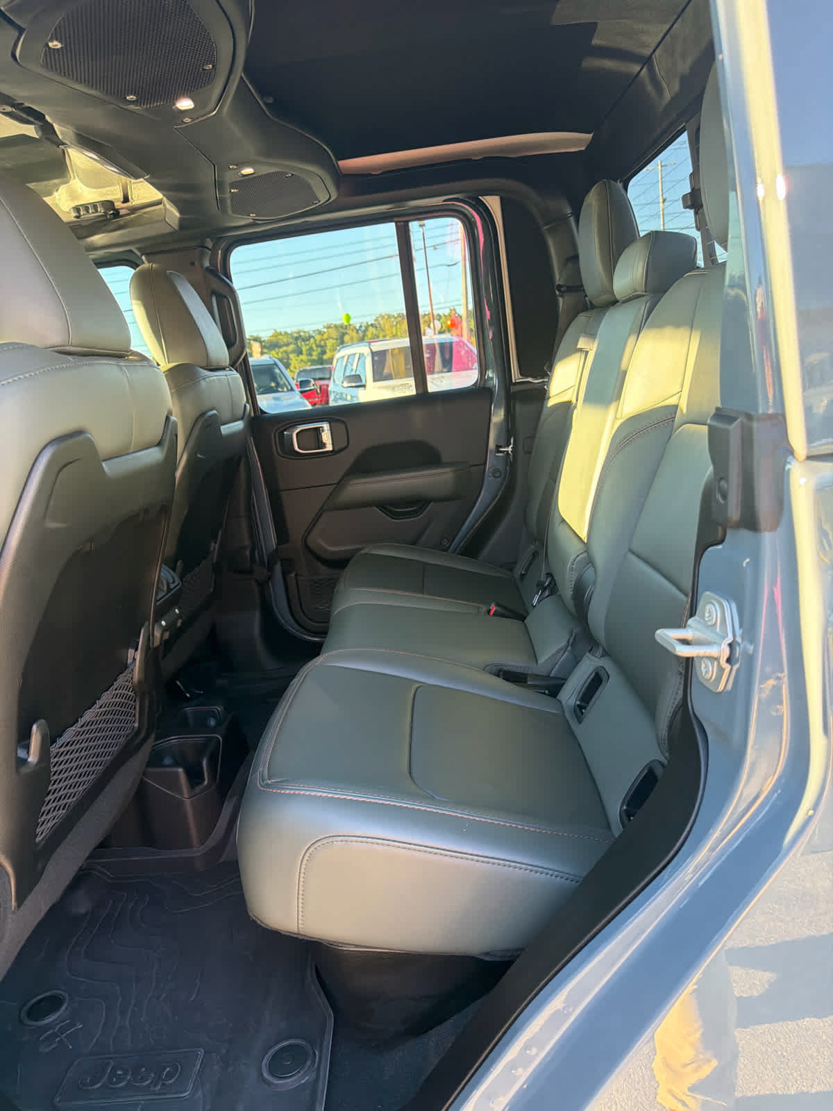 Used 2024 Jeep Gladiator Mojave AWD/4WD image 11