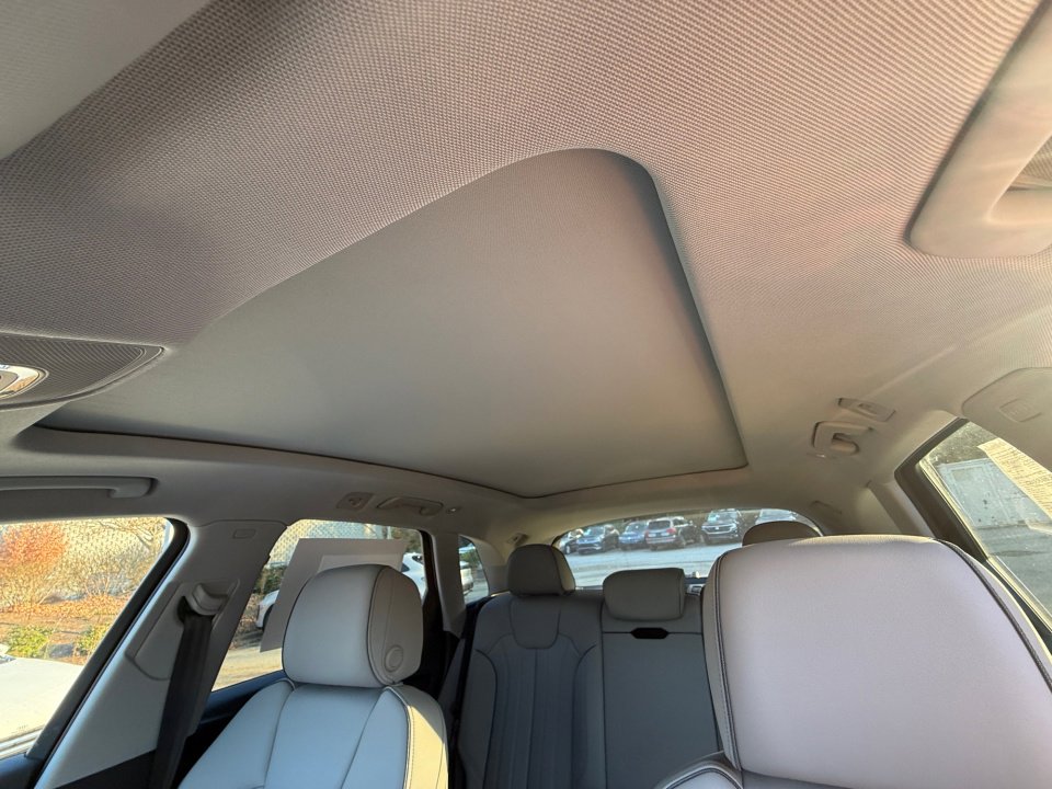 Used 2024 Audi Q5 e Premium w/ Convenience Package image 21