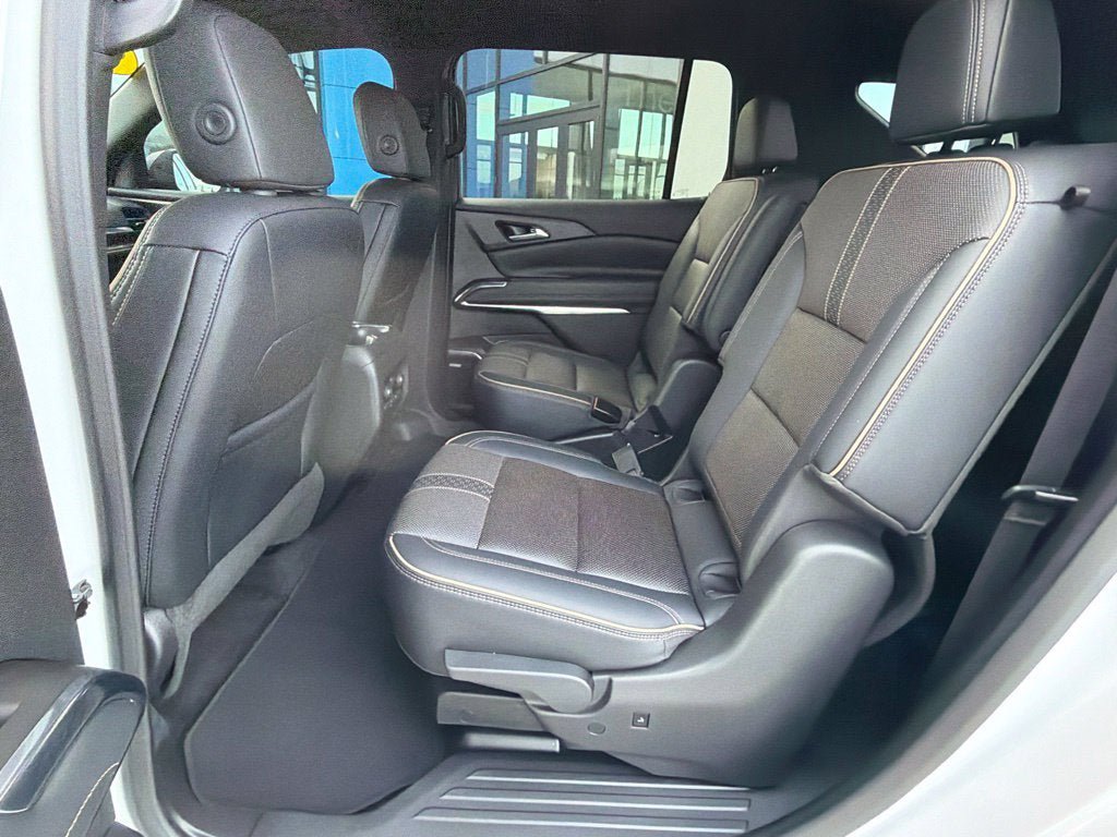Used 2025 Chevrolet Traverse High Country AWD/4WD image 15