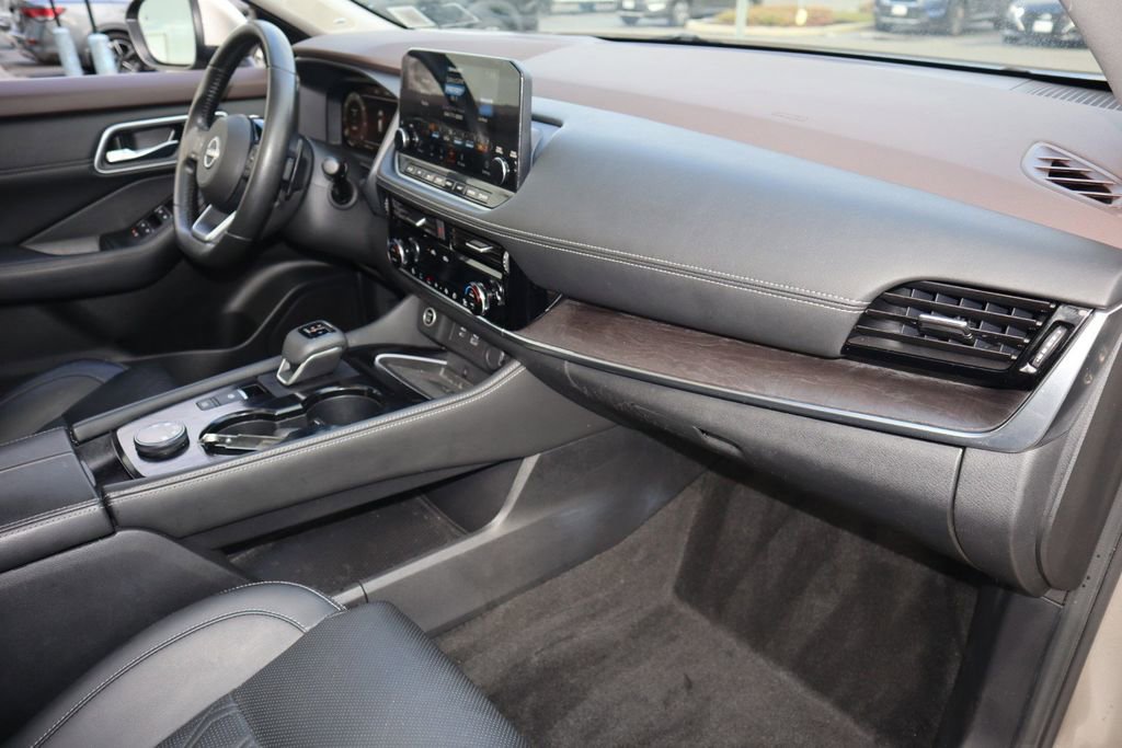 Certified 2022 Nissan Rogue Platinum w/ Head-Up Display Package image 28