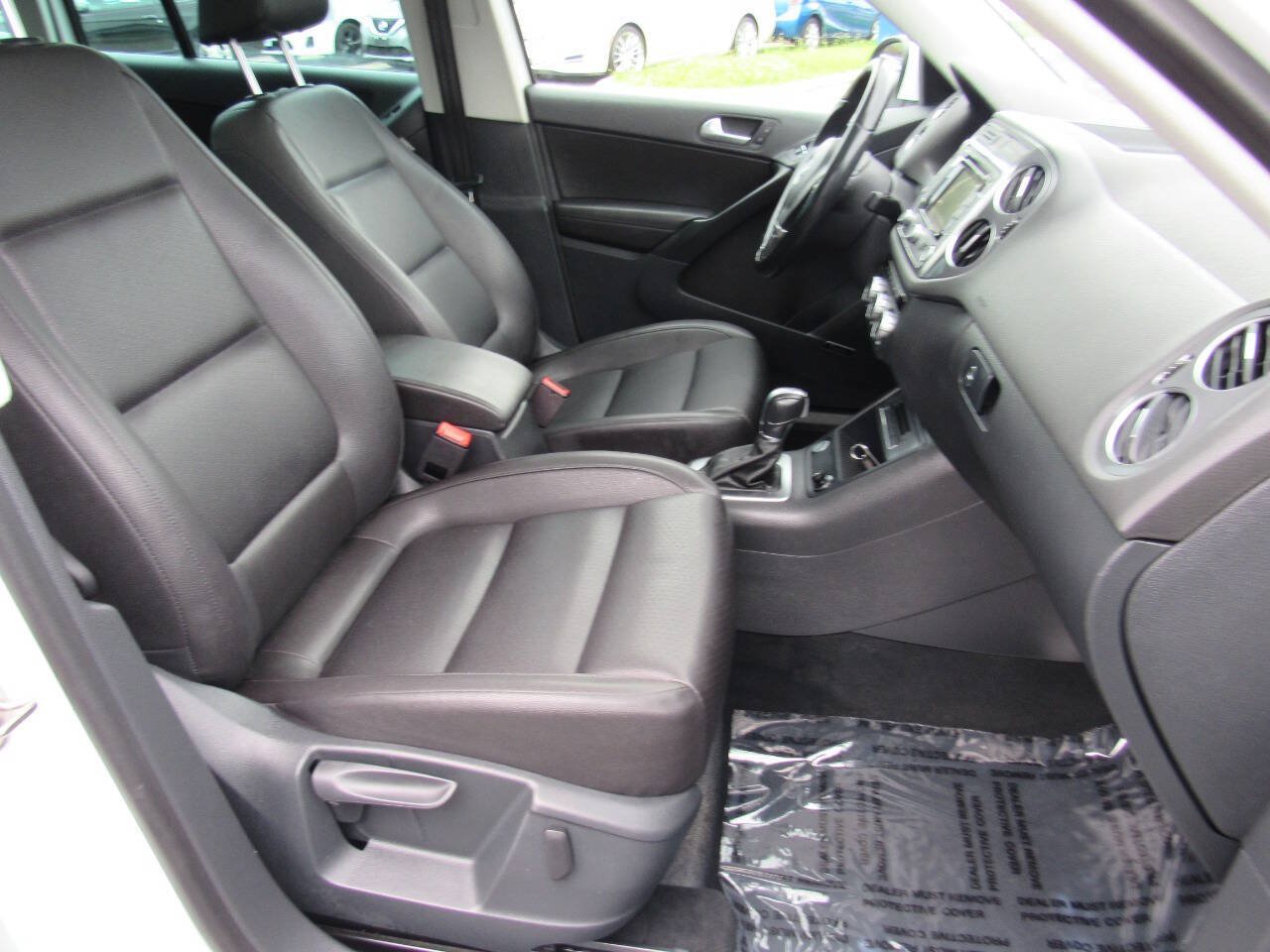 Used 2015 Volkswagen Tiguan SEL AWD/4WD image 29
