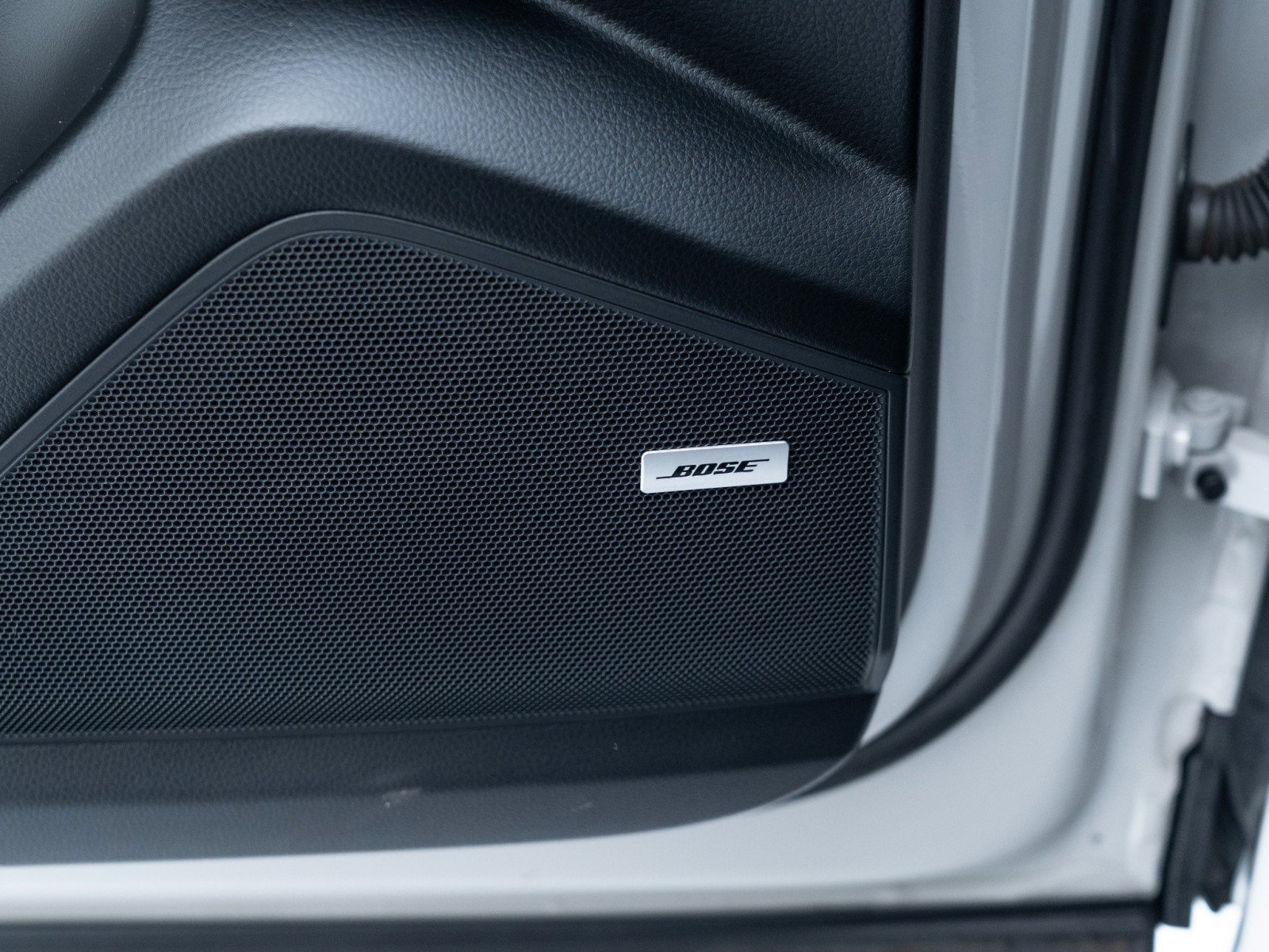 Certified 2022 Porsche Cayenne Platinum Edition image 23