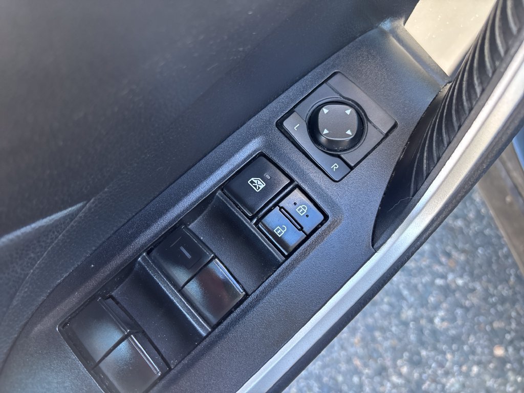Used 2019 Toyota RAV4 LE w/ Carpet Mat Package AWD/4WD image 11