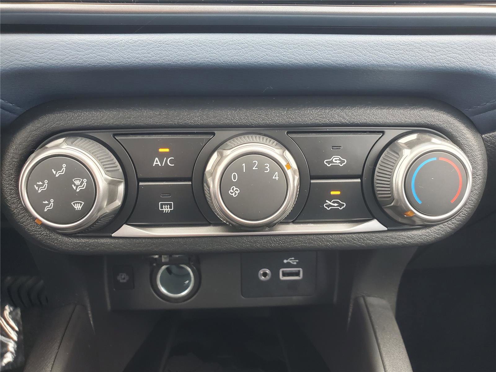 New 2025 Nissan Versa SV w/ Trunk Package FWD image 27