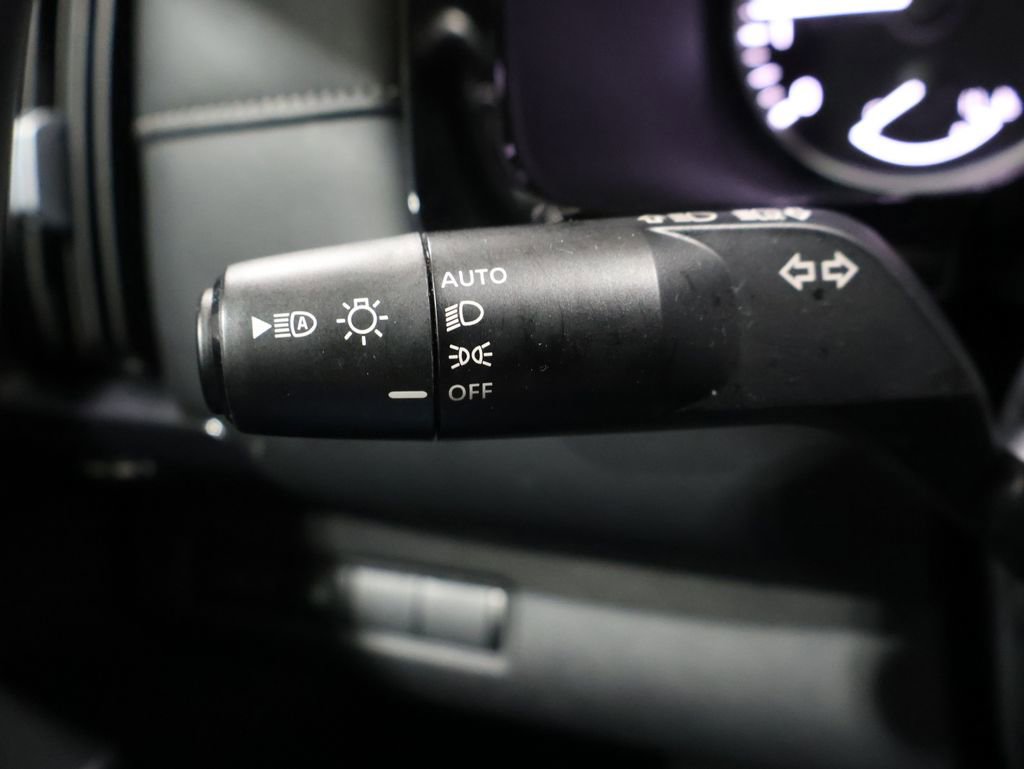 Used 2024 Nissan Pathfinder SV image 35