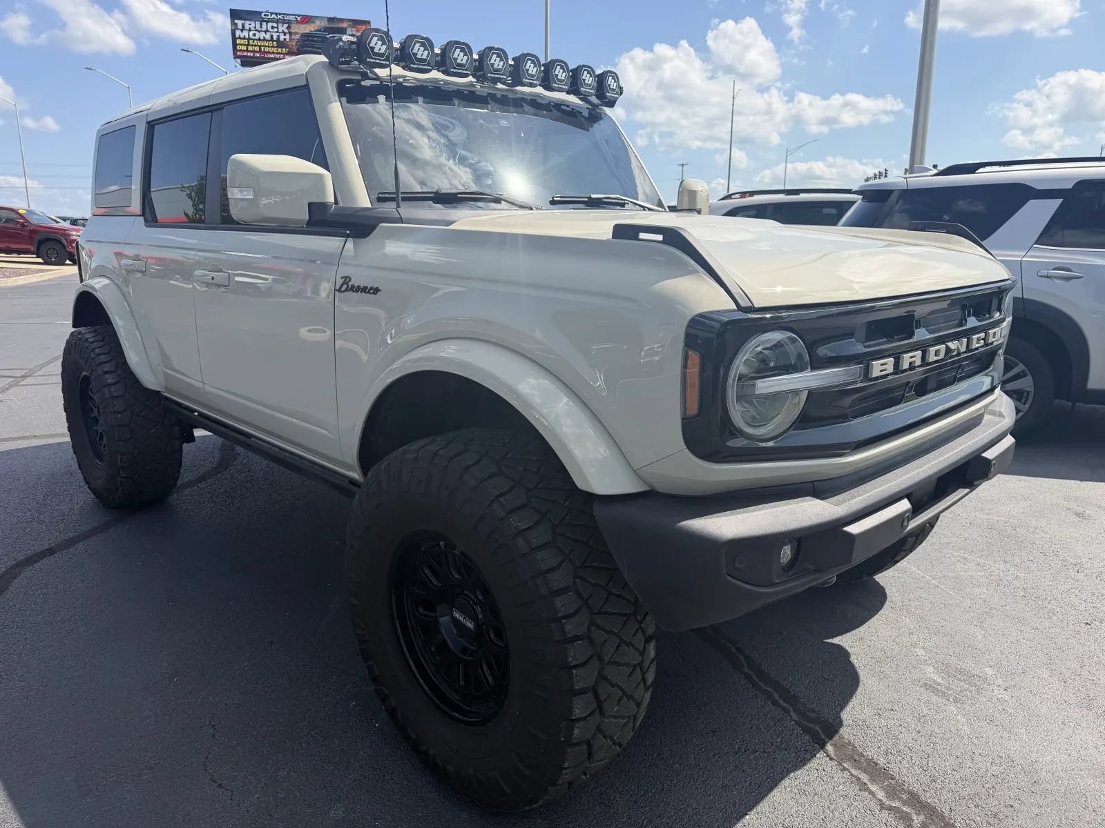 Used 2025 Ford Bronco Outer Banks AWD/4WD image 8
