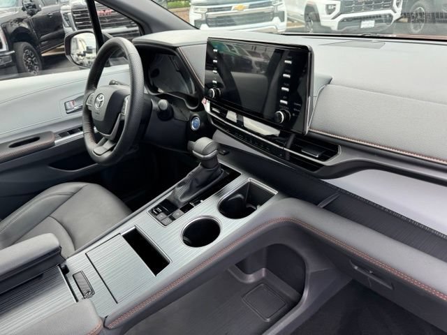 Used 2024 Toyota Sienna XSE FWD image 25