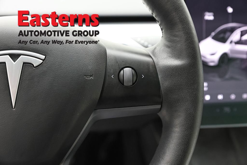 Used 2022 Tesla Model Y Long Range image 16