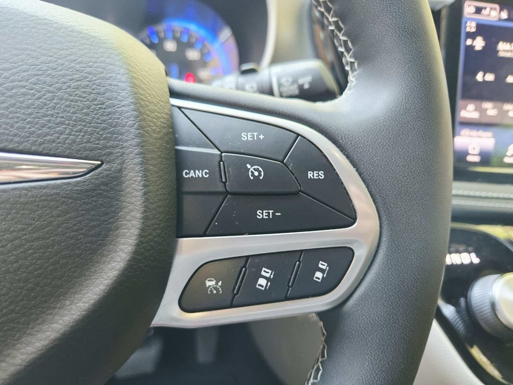 Used 2022 Chrysler Pacifica Touring-L AWD/4WD image 21