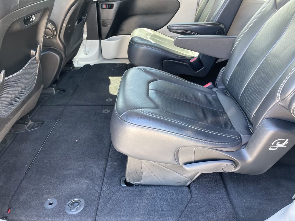 Used 2022 Chrysler Pacifica Touring-L FWD image 40