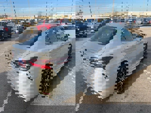 Used 2023 Toyota Camry SE image 5