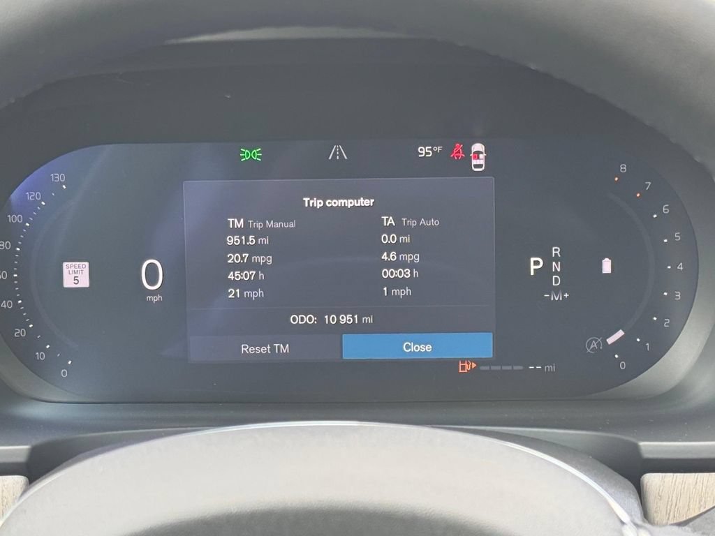 Used 2025 Volvo V90 B6 Cross Country Ultra AWD/4WD image 12
