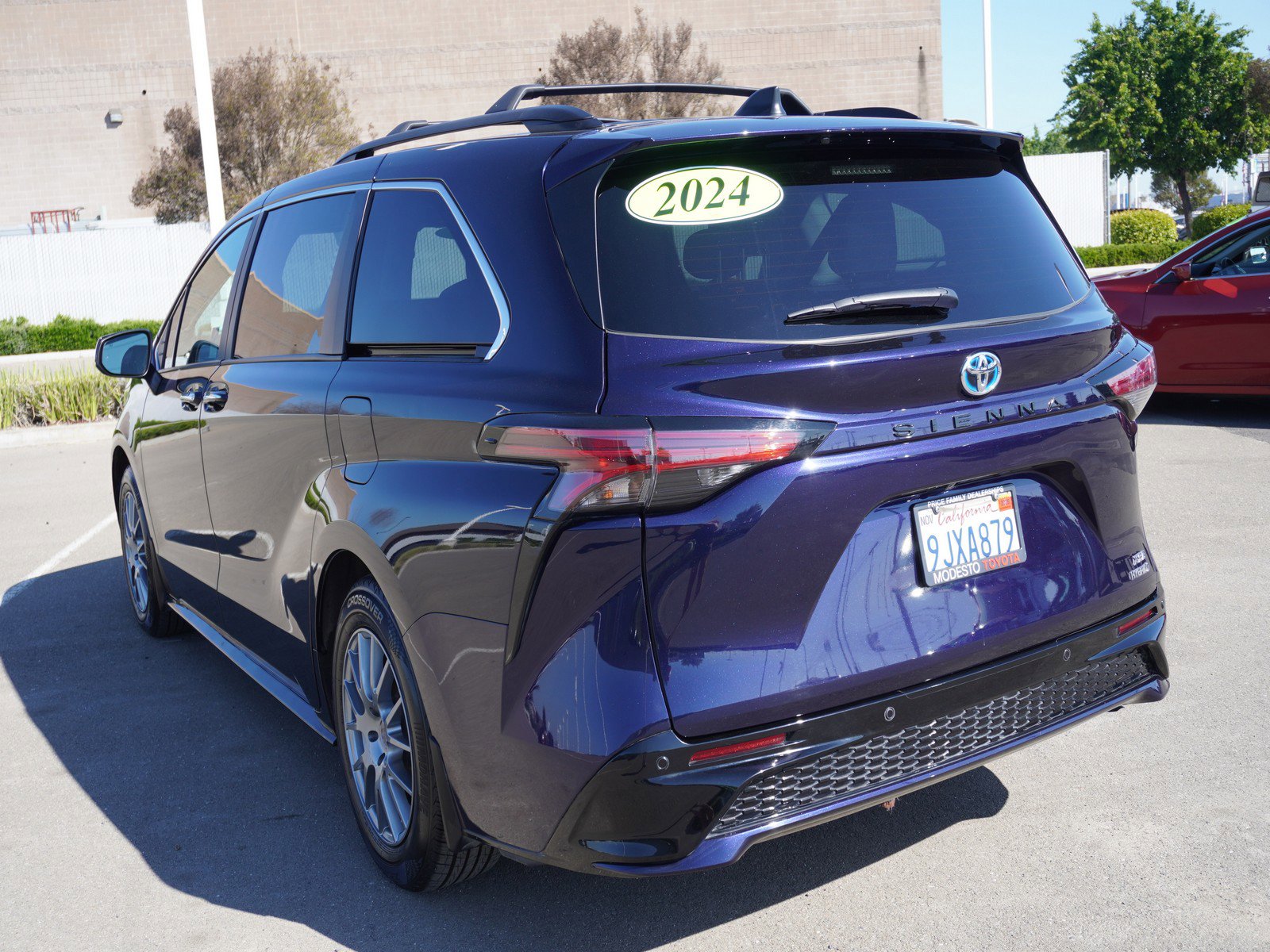 Used 2024 Toyota Sienna XSE w/ XSE Plus Package image 8