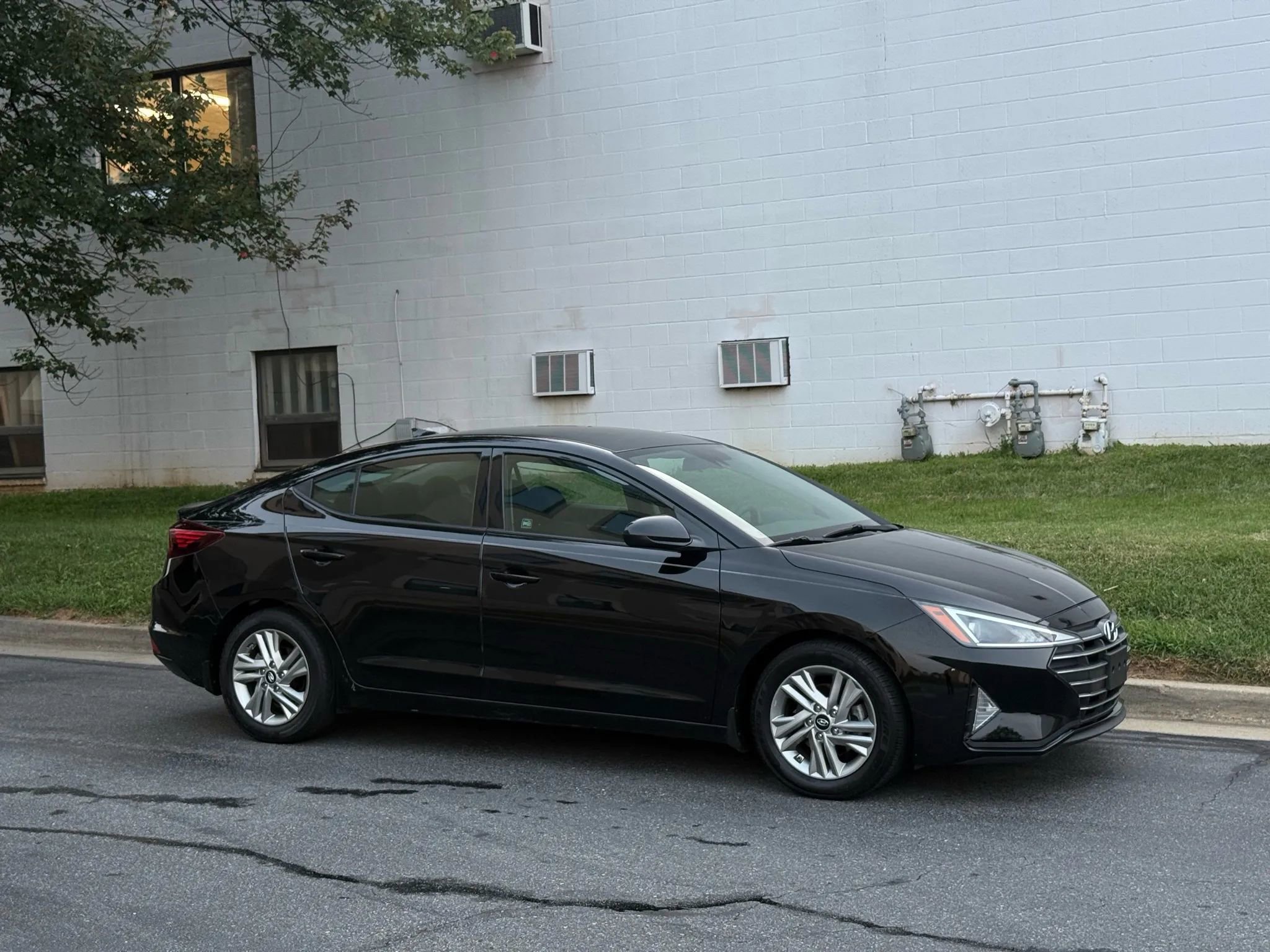 Used 2020 Hyundai Elantra SEL w/ Winter Weather Package image 7