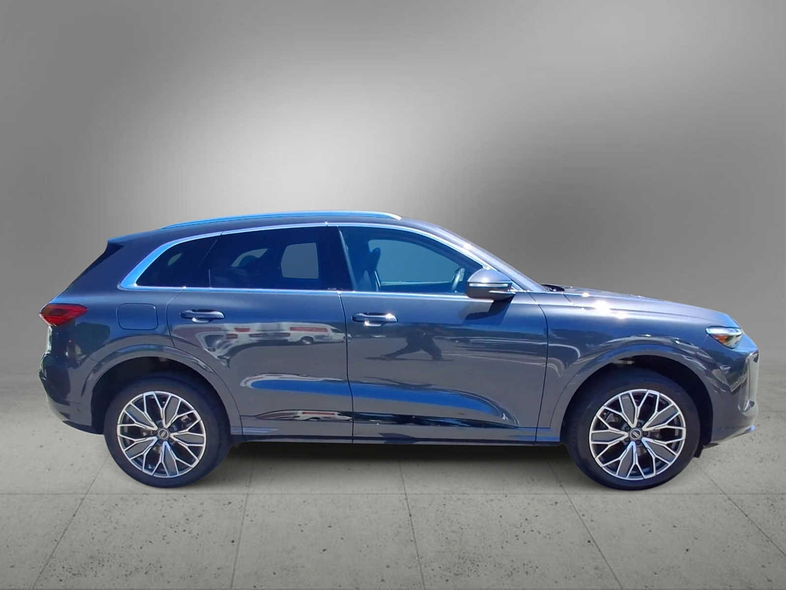 Used 2025 Audi Q5 Premium Plus w/ Premium Plus AWD/4WD image 9